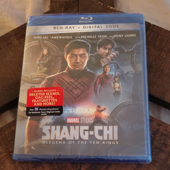 Shang-Chi Blu-ray + Digital Code - Picture 2 of 3